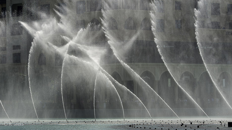 Dubai Fountain, das größte Wasserspiel der Welt